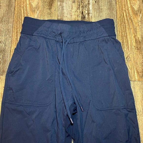 Lululemon Beyond the Studio Crop True Navy Size 4 - Picture 4 of 8